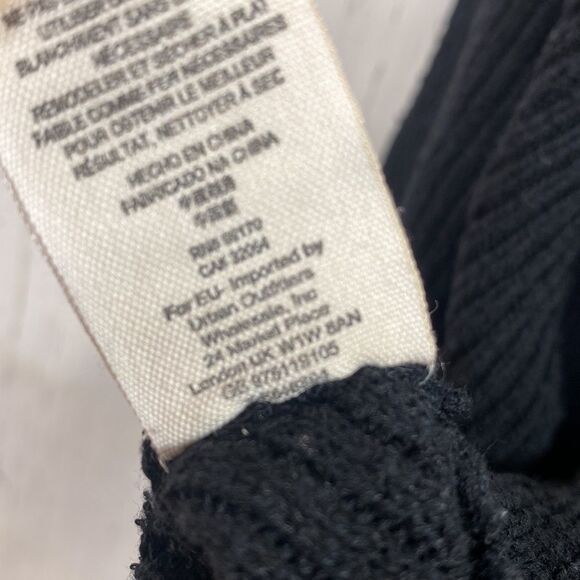 Free People Black & White Asymmetrical Stripe Knit Sweater Size M Boho Slouchy - Picture 15 of 15